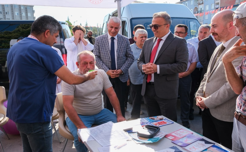 Vali Çiçek’ten Mobil Polikliniğe Ziyaret