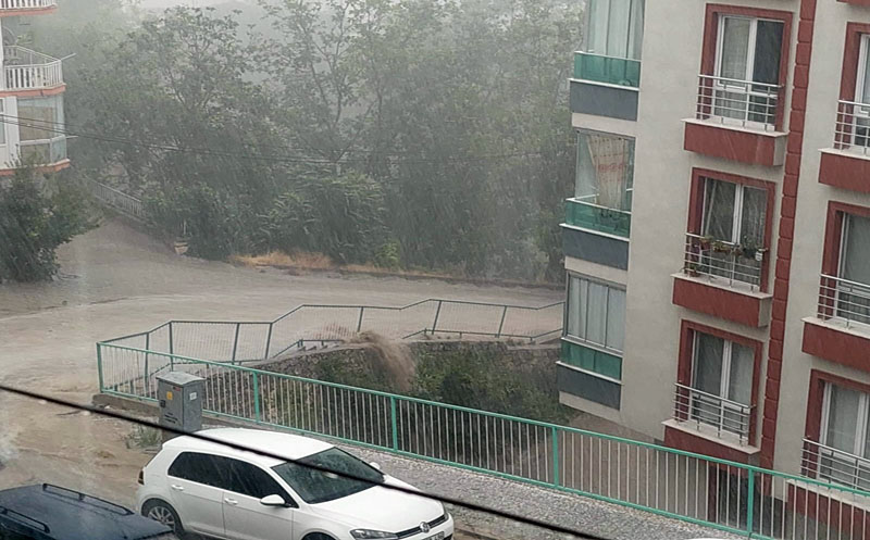 İlçemizde Sağanak Ve Dolu Hayatı Olumsuz Etkiledi